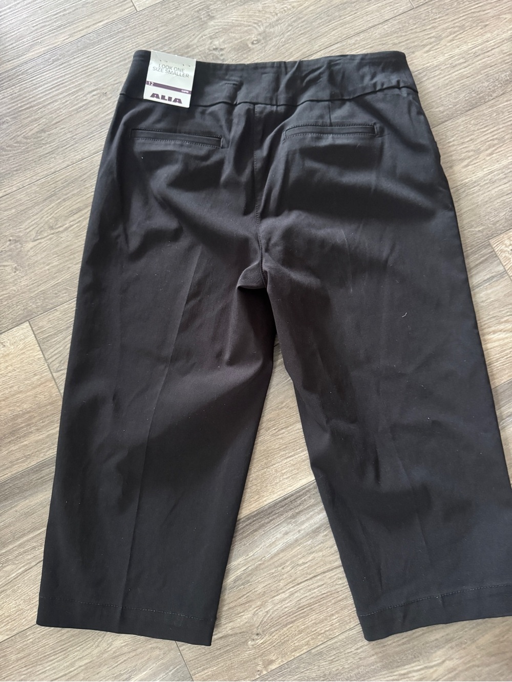 NWT Black Slimming Tummy Control Capri Pants Size 12 - Picture 9 of 11